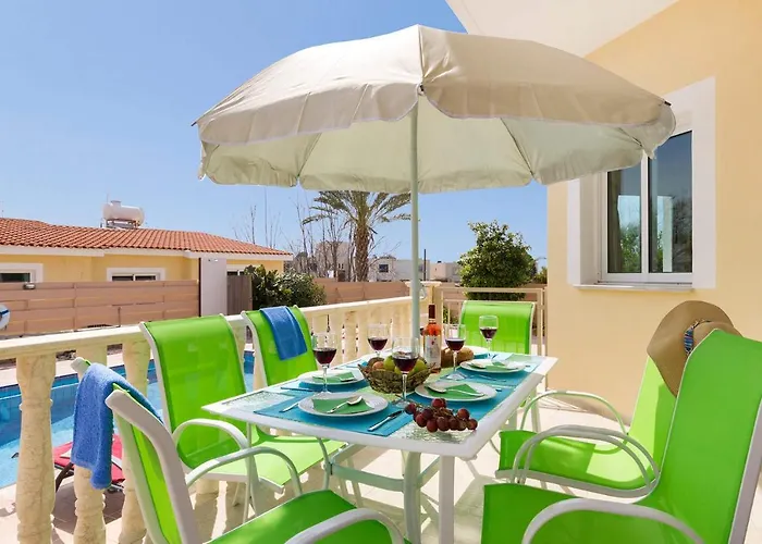 Philios By Πέγεια